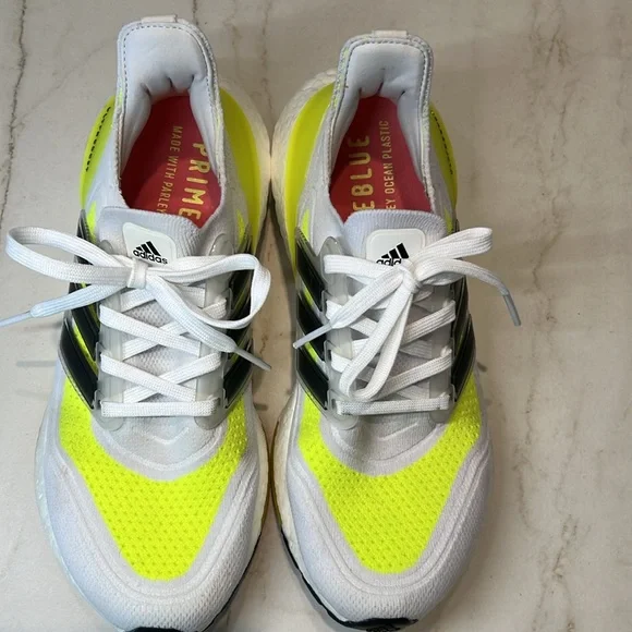 Adidas Ultraboost (Size 7.5) - Picture 5 of 8
